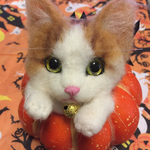 羊毛フェルト茶白猫のブローチハロウィン