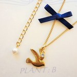 キラリ＊冬の木漏れ日を運ぶ鳩のネックレス