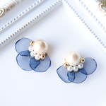 ✿ コットンパールとネイビーの花びらのイヤリング   ✿ 