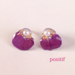 花びらビジューピアス