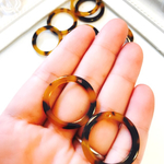  《10個入り》べっこう風 アクリルチャーム ラウンド