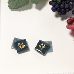 重なる四角のピアス/イヤリング