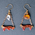 Trick or Treat spooky flag耳飾り