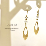 ♡シンプルなゴールドリーフとクリスタルのピアス❁イヤリング