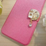 F78）iPhone★香水とビジュー＆イニシャル入り（チャーム白）のiPhoneケース