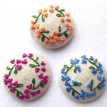 送料無料 刺繍ブローチ(綿麻)忘れな草のリース　ヘアゴム可　