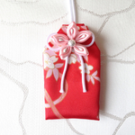 花のお守り袋（紅桜）