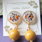 アンティーク調ボタニカル・マスタードビーズ　ピアス