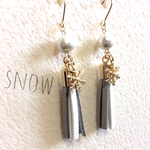 雪の結晶タッセルピアス