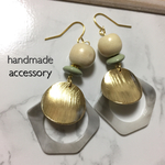 ゆらゆらゴールドとグレーの秋色ピアス☺︎