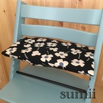 ♢ストッケ トリップトラップ クッションのみ ブラック×オフホワイト花柄♢