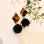  ♡ひし形べっ甲とフロッキーボールのピアス（ブラック）♡