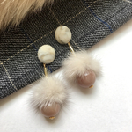ミルクティーカラーのファーピアス／イヤリング