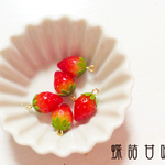 【再販】ちっちゃな苺ピアス（イヤリング｜チャーム）