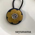 ☆刺繍☆くるみボタンのヘアゴム