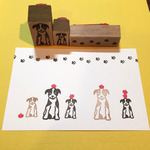 犬の親子とあしあとスタンプ　今だけリンゴの消しゴムはんこ付き