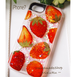 【完成品】iPhone7用♥️キラキラ流れるいちご♥️押し花ケース