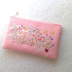 羊毛とフェルトのマーガレットとバラの花刺繍ポーチ  pink