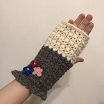 お花付きハンドウォーマー