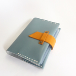 20ポケットのleatherカードケース（空色）