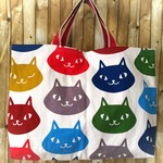 カラフルねこさんと楽しく通える！裏表違うデザインのレッスンバッグ。