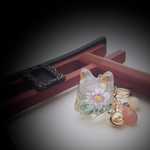 薄紫 仔猫の指輪〜秋早朝の紫に野花は白く〜