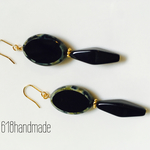 ブラックガラスビーズのフックピアス