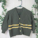 カーディガン ウール100％子供用 手編みなのに安価　110～120サイズ　KS021