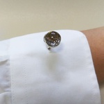 機械パーツのカフスボタン