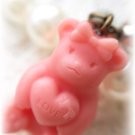 リボン　ＬＯＶＥ　くまのストラップ　グミ　いちごみるくチョコ　パワーストーン付き