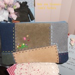 牛革・パッチワークの小さなお花刺繍ポーチ。