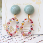 ベビーピンク・オーバルリング　グリーンカボション・チタンポストピアス