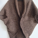 チョコレート色のニットカーディガン