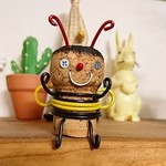 コルクつんつん蜂   ①