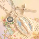 無原罪の聖母メダイと薔薇メダイのネックレス