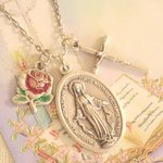 無原罪の聖母メダイと薔薇メダイのネックレス