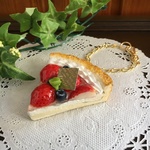 いちごとベリー！　タルトケーキのバックチャーム☆フェイクスイーツ