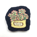 乙女心の刺繍ブローチ(チャーム変更可)※黄色缶