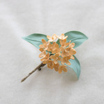 金木犀の布花ブローチ