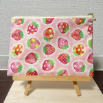 いちごのポーチ