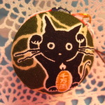 マカロンケースのストラップ　(招き猫　唐草　緑)
