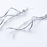 雨枝垂れの耳飾り