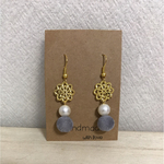 ◇秋冬◇ フロッキーボールとコットンパールゆらゆらピアス グレー