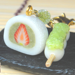 抹茶いちご大福とずんだ団子のストラップ