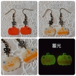絵か浮かび上がるハロウィンピアス