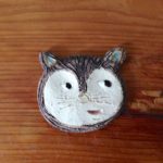 【陶器】猫たぬきブローチ