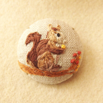 りす刺繍 ブローチ