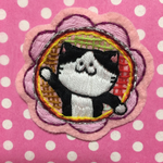 お花の形のねこのワッペン