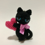 【送料無料】やさぐれ黒猫の選べるハートストラップ*あみぐるみ