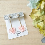 パールと紫陽花ドライフラワー❁ゆらゆらバックキャッチピアス